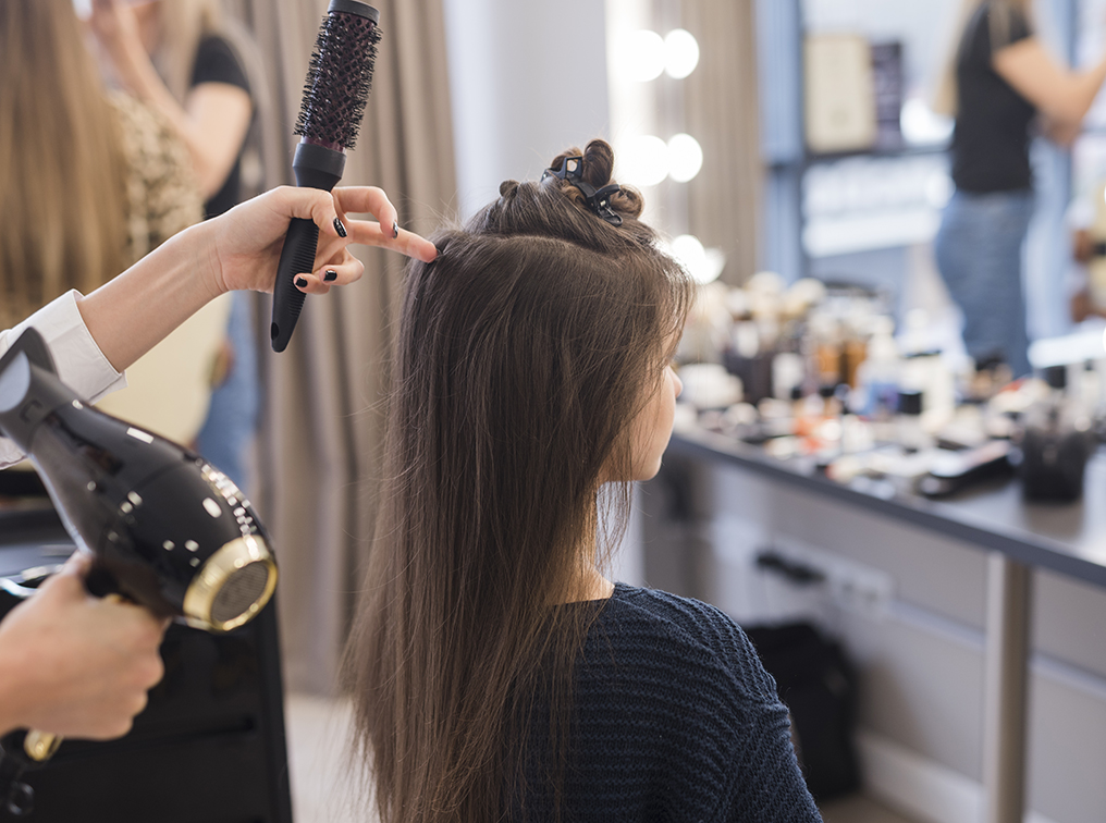 Private hairdresser Brushing